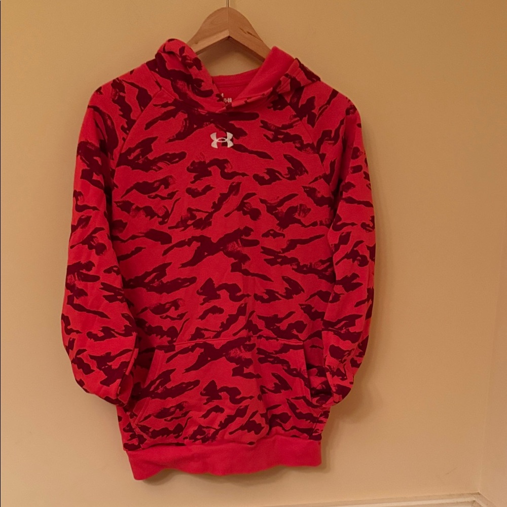 Under Armour Boys YXL Rival Fleece Printed Hoodie Camo Lava Red